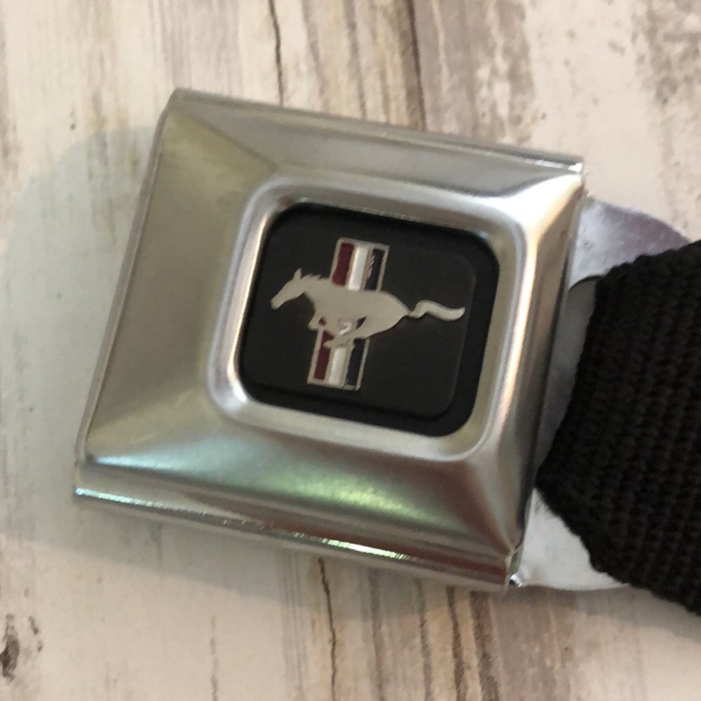 Ford Mustang adjustable belt